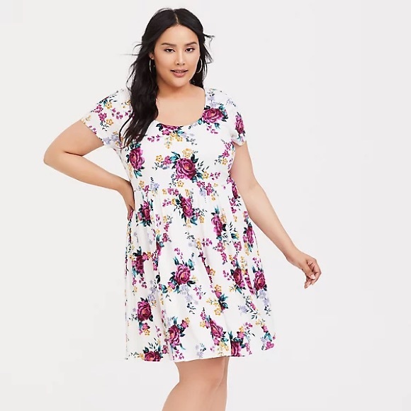 torrid Dresses & Skirts - Torrid Ivory Floral Chalice Skater Dress. NWT. 4X.